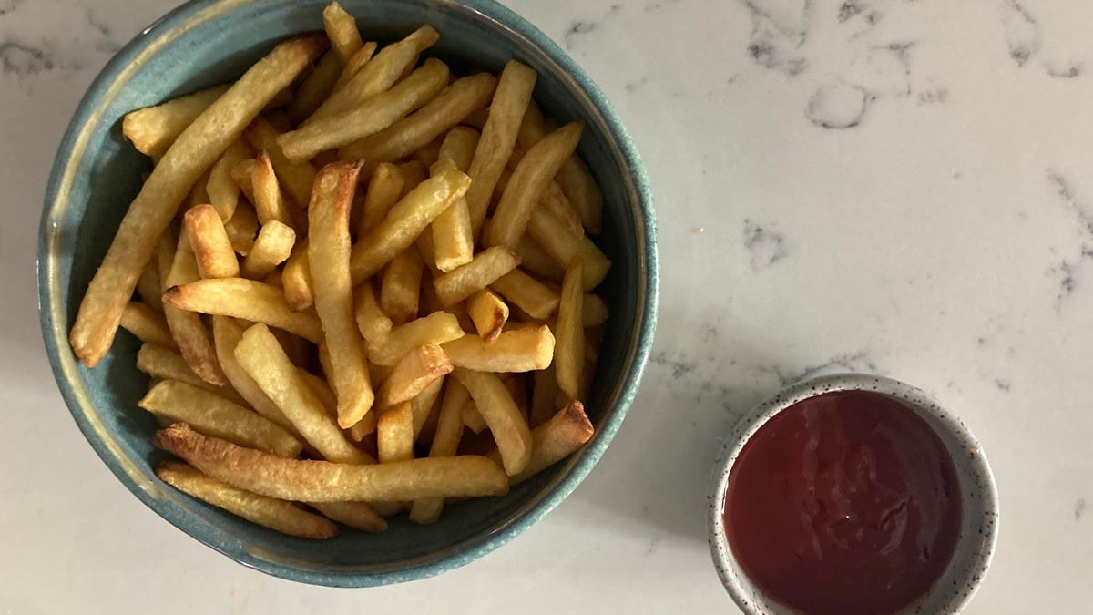 cooked fries in bowl