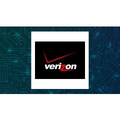 Verizon Communications (NYSE:VZ) Trading Down 0.3% – Time to Sell?