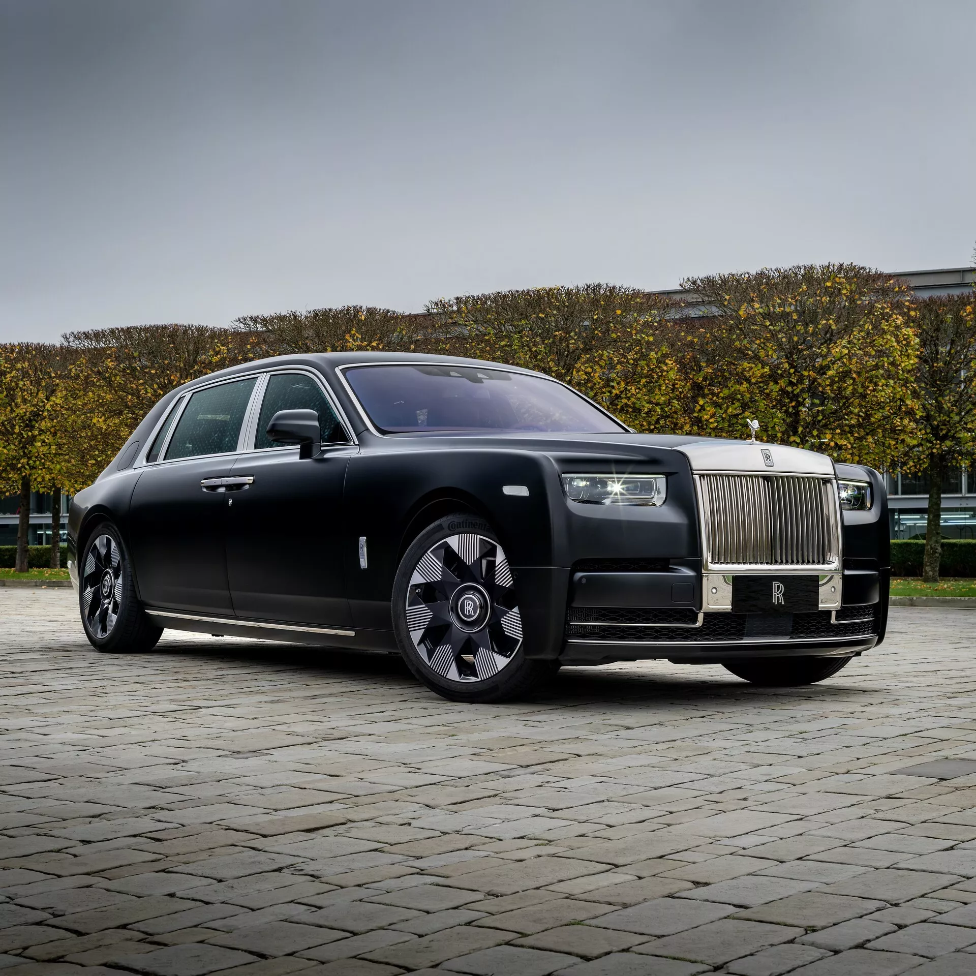 A Unique Rolls Royce Phantom Honors the Dragon Year (1)